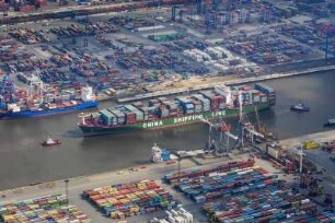 Der HHLA Container Terminal Altenwerder (CTA) ist eines der weltweit modernsten Containerterminals. Es gehört der Hamburger Hafen und Logistik AG (HHLA) und der Hapag-Lloyd AG. Luftbild vom 08.09.2008