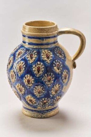Gebauchter Krug mit mandelförmigen Ornamenten