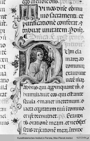 Missale Romanum : Textseite mit historisierter Initiale D: Betender Heiliger und ornamentierter Initiale M