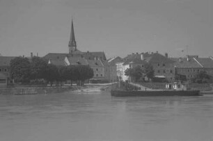 Ottensheim: Ort und Anlegestelle