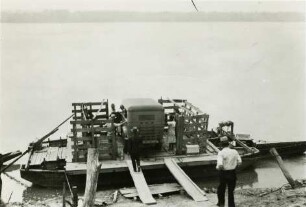 Autobus auf einer Fähre auf dem Rio Grande in der Nähe von Barra Grande