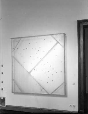 Ohne Titel : Hompesch, Marc-Ulrich: Ohne Titel. Noppenfolie mit Wachs. 2004. Dresden: Hochschule für Bildende Künste Dresden, Ausstellung Diplom 2004 vom 17.7.-29.8.2004.