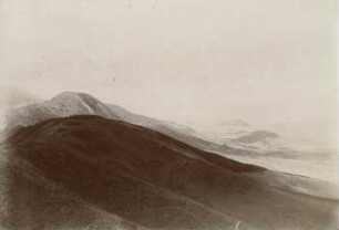 Blick von Pucara auf der Lloa-Bergkette gegen Quito zu. Der Kegel links ist der Cerro Ungui