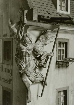 Chronos am Modell des Brauerschen Hauses an der Augustusbrücke in Dresden-Neustadt : Modell nach dem zerstörten Chronos, als Erinnerung an den großen Brand von 1685 am Brauerschen Haus Augustusbrücke 3 in Dresden-Neustadt angebracht, 1874 beim Abbruch des Hauses zerschlagen und verschleppt