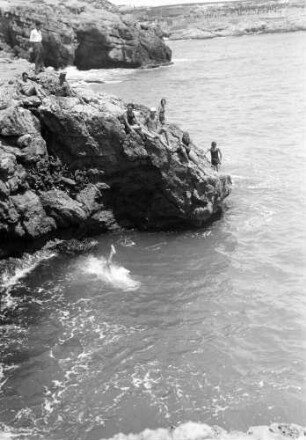 Tarragona [Spanien]: Sprung vom Felsen, schon drin