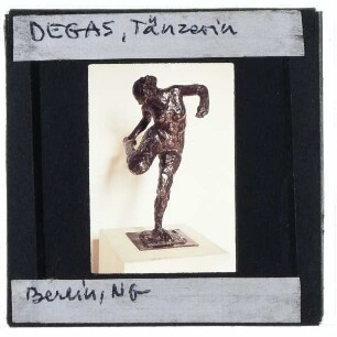 Degas, Tänzerin ihre rechte Fußsohle betrachtend