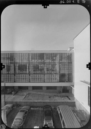 Dessau (Dessau-Roßlau), Gropiusallee 38. Bauhaus (1925-1926; W. Gropius). Teilansicht von Nordost