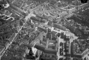 Dresden. Östlicher Teil des Stadtkerns mit Neuem Rathaus und Pirnaischer Vorstadt. Luftbild-Schrägaufnahme von Westen