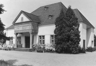 Trauerhalle; Frankfurt, Steinäckerstraße 13