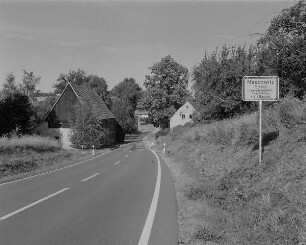 Ortseingang mit Ortsschild