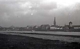 Grund, Peter; Düsseldorf; Stadtansichten - Uferpromenade