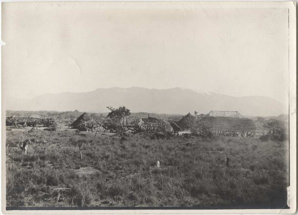 Häusergruppe der Serra do Mel und d. Serra do Maiary