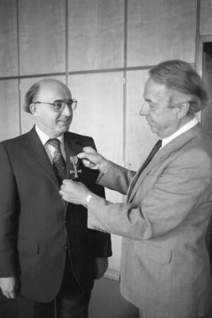 Verleihung des Bundesverdienstkreuzes an Stadtrat und Oberstudiendirektor Wolfram Meyer