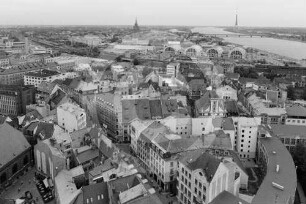 Stadtansicht Riga mit Markthallen von SW