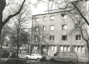 Dresden-Pieschen, Rehefelder Straße 39. Wohn- und Geschäftshaus (Städtische Bibliotheken, Bibliothek Nordwest) (um 1928). Straßenansicht Wurzener Straße
