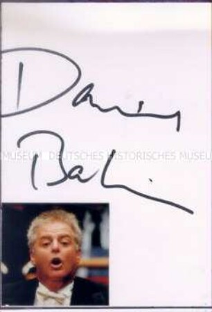 Handsignierte Autogrammkarte von Daniel Barenboim