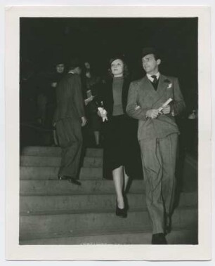 Marlene Dietrich und Douglas Fairbanks Jr., Rennbahnbesuch (Los Angeles, zirka 1933 - 1939) (Archivtitel)