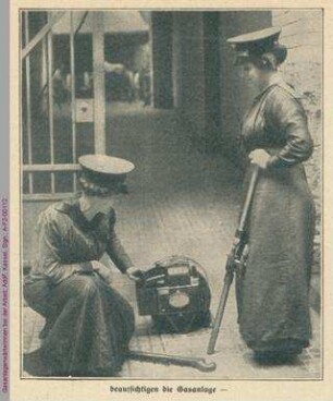 Gasanlagenwärterinnen bei der Arbeit