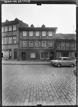 Nordhausen, Altendorf. Wohnhäuser mit Läden. Straßenfront