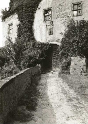 Scharfenberg. Schloss (um 1560), Tor