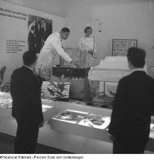 Berlin-Mitte. Sporthalle, Karl-Marx-Allee. Ausstellung "XX Jahre DDR - Kämpfer und Sieger"