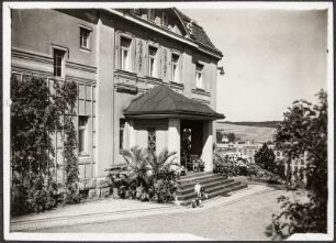 Thalheim (Erzgebirge). Portal der Villa Minkos, Gornsdorfer Straße