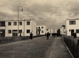 Eröffnung der Dammerstocksiedlung. Durchgangsstraße