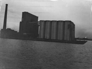 Öltanks : Öltanks im Hafen von Duluth