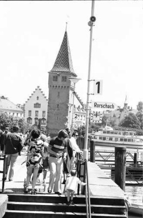 Lindau: Kai am Hafen mit Pulverturm
