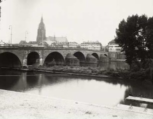 Frankfurt (Main), Blick über den Main : Frankfurt (Main). Blick vom linken Mainufer gegen Alte Brücke, Dom und Mainkai (von Südsüdosten)