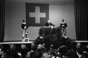 Basel: Ansprache des Messepräsidenten Schaller, mit zwei Chargen