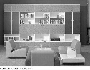 Anbauwand "Smaragd" : Wohnzimmermöbel (1977; Möbelkombinat Erfurt (MKE)). Anbauwand "Smaragd" und Sitzgruppe