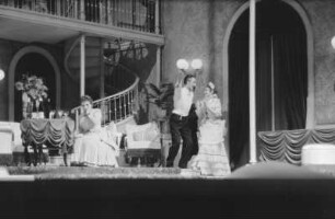 Szenenbilder aus "Die Fledermaus" von J. Strauss, Regie W. E. Struck, mit L. de Beer, R. Inden, M. Vaidas, H. Wocke, F. Kronström, M. Ritzmann, G. Frickhöffer, R. Schiemann, R. Zabekow, H. Wasmer-Witt, J. Schubert u.a., Metropol-Theater, Premiere 20.12.1955