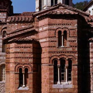 Osios Lukas. Kloster. Theotokos-Kirche, Ziegelornamentik der Apsiden