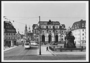 Dresden, Neustädter Markt : Dresden-Neustadt. Blick über den Neustädter Markt mit Reiterstandbild August des Starken in Richtung Altstadt