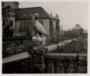 München, Botanischer Garten, Bildhauer Joseph Wackerle, Majolika-Plastik