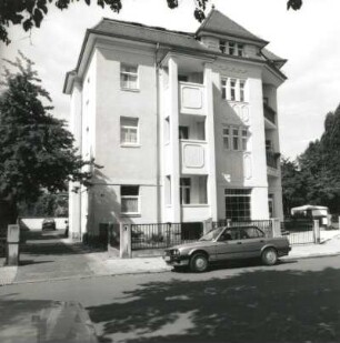 Dresden-Trachau, Wilder-Mann-Straße 27/Ecke Kronenstraße. Wohnhaus mit Ladeneinbau. Um 1910. Straßenansicht