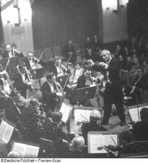 Konzert des Gewandhausorchesters Leipzig unter Leitung von Václav Neumann (A. Dvorak, Slawische Tänze)