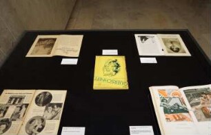 Ausstellung "Zeitgeist im Oktavformat. Illustrierte Magazine der 20er Jahre". 14.09.2013-19.11.2913. Themen-Vitrine "Film"