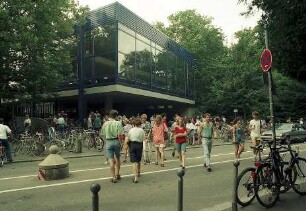 Freiburg im Breisgau: Außenansicht der Mensa