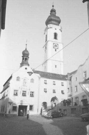 Roding: Rathaus und Kirchturm