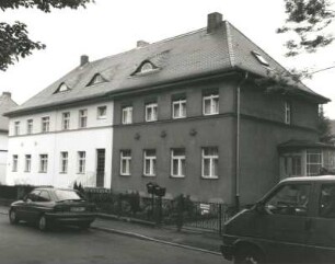 Wurzen. Dreifachwohnhaus (Reihenhäuser?), Schöttgenstraße 6/2 (1925/1930). Straßenansicht