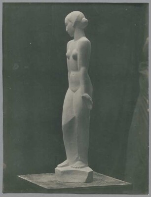 Niederblickende, 1920, Kalkstein