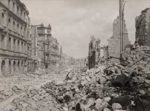 Dresden, Prager Straße. Blick auf die Trümmerlandschaft
