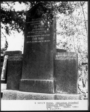 Grabstein von Ida Kuhn (+ 1918.10.20) und Emil Kuhn (1927.10.25)