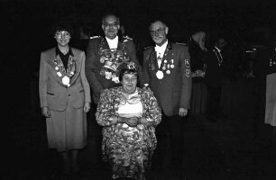 Schützenfest: Majestäten der Ahrensburger Schützengilde: erste Hofdame Christine Heinrich, Königspaar Hildegart und Heinrich Breckling, zweiter Ritter Horst Hansen