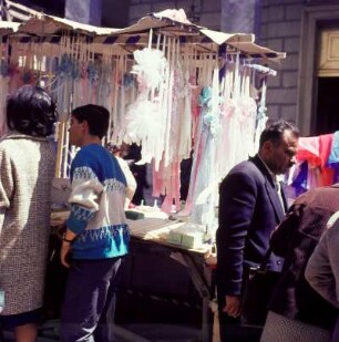 Athen, Stand mit Oster-Kerzen in der Basarstraße