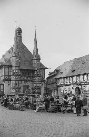 Markttreiben auf dem Marktplatz von Wernigerode