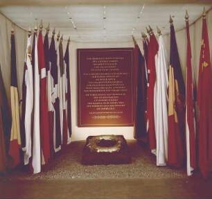 Weimar-Buchenwald. Nationale Mahn- und Gedenkstätte Buchenwald, Gedenktafel mit dem Schwur der Häftlinge