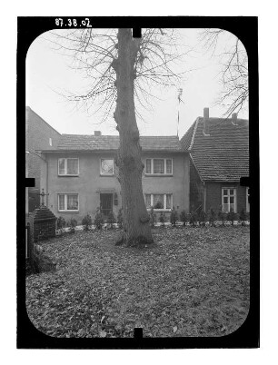 Lübz, Pfarrstraße 2. Wohnhaus. Straßenfront